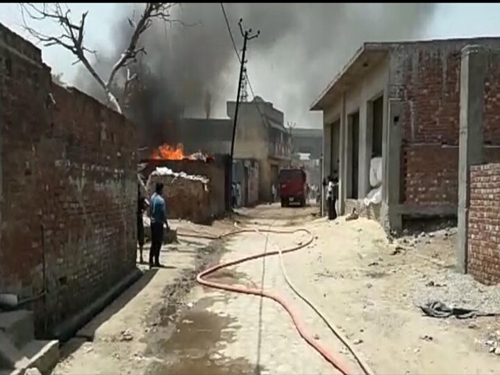 Loss of three lakhs due to short circuit fire broke out at warehouse in Deoband देवबंद: स्क्रैप के गोदाम में शॉर्ट सर्किट से लगी भीषण आग, तीन लाख का नुकसान