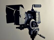 महाराष्ट्र सरकार फिल्मों की शूटिंग फिर से शुरू करने पर विचार कर रही