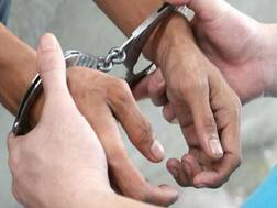 मेरठ: एनकाउंटर के डर से शातिर लुटेरे ने किया सरेंडर, स्टेट बैंक लूटने की साजिश रचने का है आरोपी