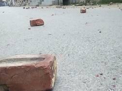 मामूली कहासुनी में गोलियों की तड़तड़ाहट से गूंजा मेरठ, दो पक्षों में मारपीट और पथराव