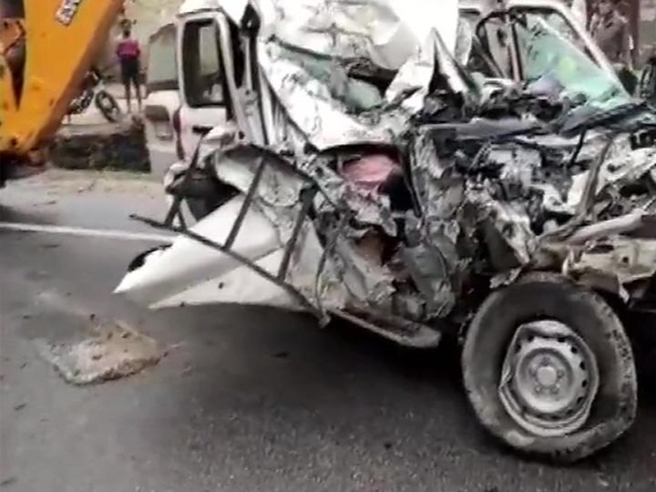 Horrible road accident in Pratapgarh, 9 died on spot प्रतापगढ़ में ट्रक और स्कॉर्पियों में भीषण टक्कर, 9 की मौत, चालक को झपकी आने पर हुआ हादसा