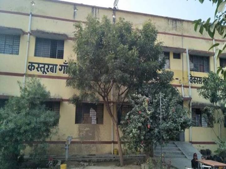 Two fake teachers in Kasturba school in name of Preeti yadav documents कस्तूरबा विद्यालय में नया फर्जीवाड़ा, अब प्रीति यादव के दस्तावेज पर नौकरी करती मिली दो शिक्षिकाएं, असली प्रीति बेरोजगार