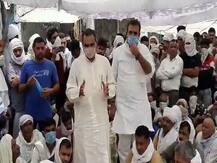 मुजफ्फरनगर में किसान की खुदकुशी के बाद विरोध-प्रदर्शन, आश्वासन के बाद हुआ अंतिम संस्कार