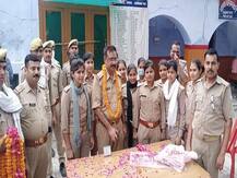 अंबेडकर नगर: तबादले के बाद धूमधाम से विदाई जुलूस निकालने वाले दारोगा निलंबित, जांच के आदेश