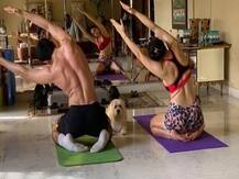 सारा ने भाई इब्राहिम के साथ किया योगा