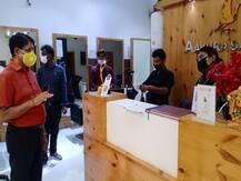 नोएडा के मॉल्स का लगातार निरीक्षण जारी, कोरोना के खतरे से बचने के लिए जारी किए गए हैं ये निर्देश