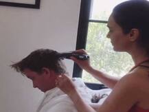 लॉकडाउन में प्रीति ने किया पति का हेयर कट