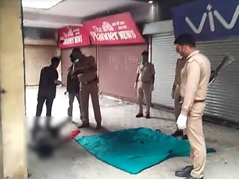 UP: सहारनपुर में एक व्यक्ति का फांसी के फंदे पर लटका मिला शव, पहचान जुटाने में लगी पुलिस UP: सहारनपुर में एक व्यक्ति का फांसी के फंदे पर लटका मिला शव, पहचान जुटाने में लगी पुलिस