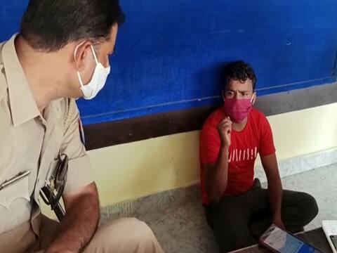 यूपी: लखीमपुर खीरी में पति ने बेरहमी किया पत्नी का कत्ल, गोली मारने के बाद धारदार हथियार से किए वार यूपी: लखीमपुर खीरी में पति ने बेरहमी किया पत्नी का कत्ल, गोली मारने के बाद धारदार हथियार से किए वार