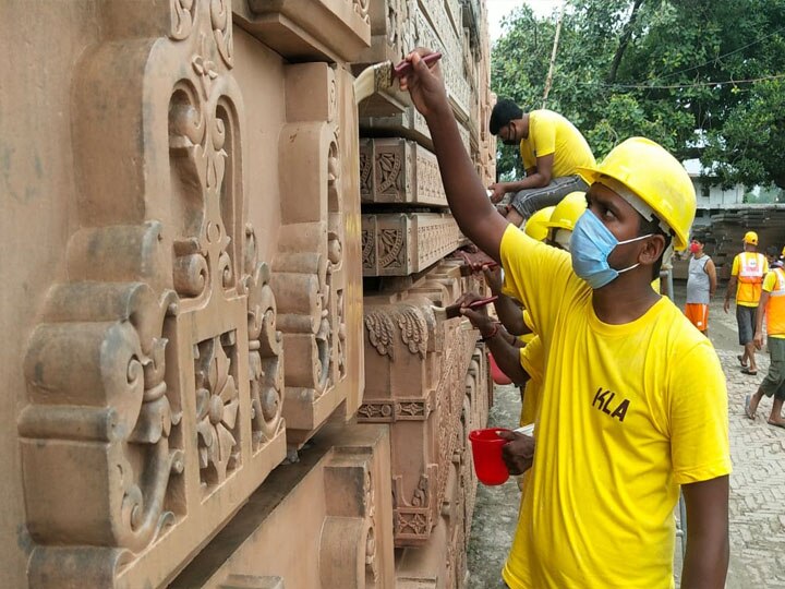 यूपी: अयोध्या में राम मंदिर निर्माण के लिए पत्थरों को चमकाने का काम तेज, इस स्वदेशी कंपनी को मिला है काम