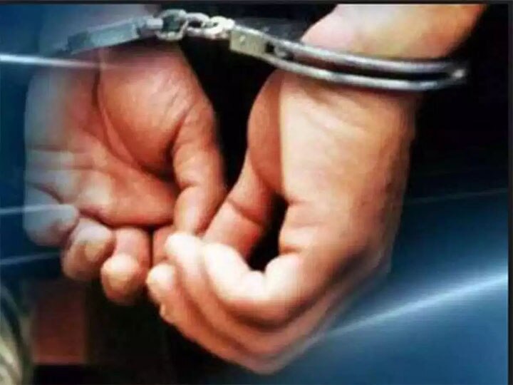 police arrested three smugglers after encounter in greater noida यूपी: नोएडा में पुलिस और तस्करों के बीच हुई मुठभेड़, 300 किलोग्राम गांजा बरामद, तीन गिरफ्तार