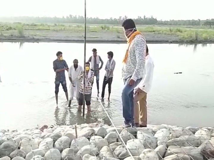 Minister vijay kashyap supervises flood relief work in Saharanpur यूपी: सहारनपुर में बाढ़ से बचाव कार्य का मंत्री ने किया निरीक्षण, खामियों को ठीक करने के दिए निर्देश