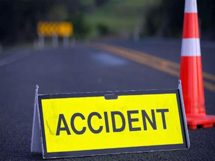 two died and three injured in road accident in bijnor uttar Pradesh यूपी: बिजनौर में बारातियों से भरी गाड़ी पलटी, 2 लोगों की मौत, 5 घायल